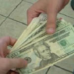 Cómo dejar dinero a un amigo o familiar